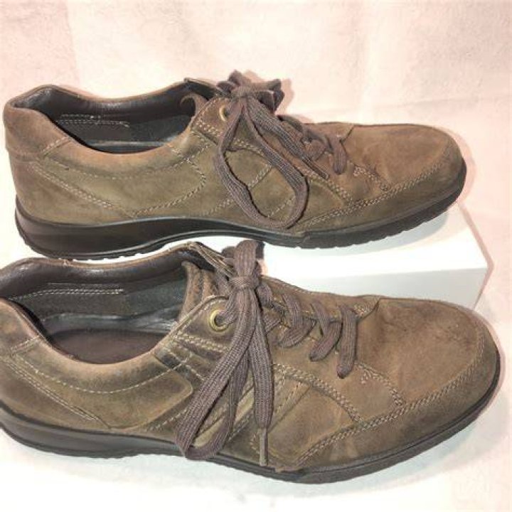 Are all ECCO shoes leather?