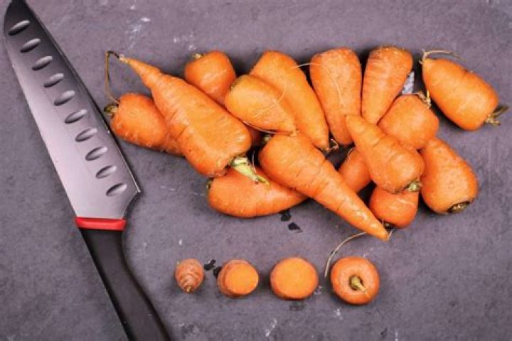 Are carrot tops okay for chickens?