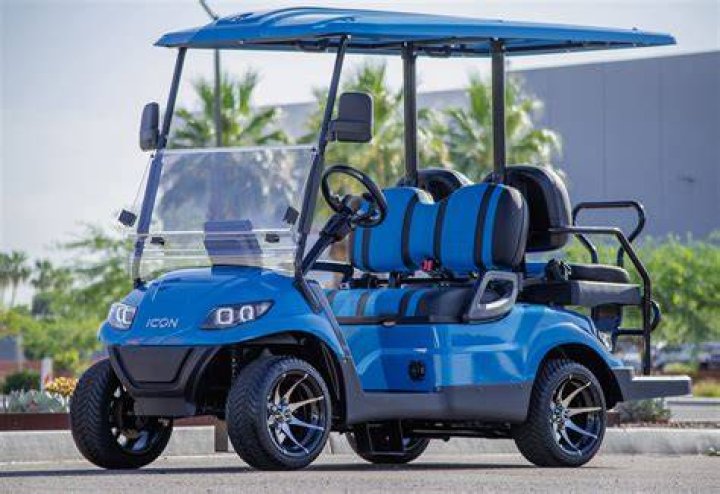 Are golf buggies safe in lightning?