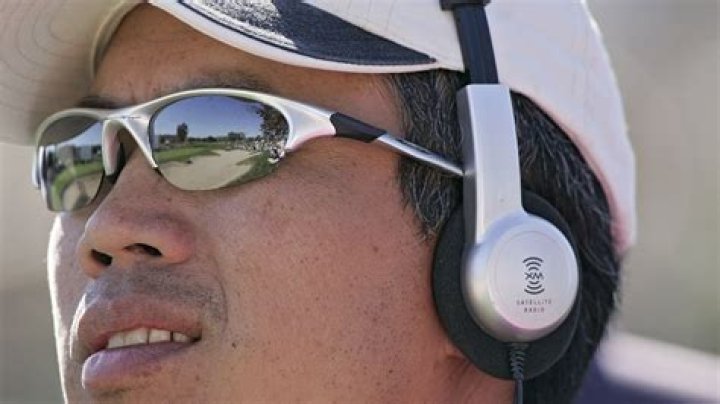 Are headphones illegal in golf?