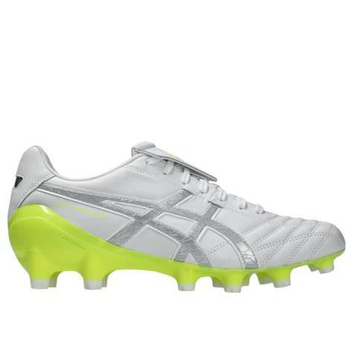 Are soccer boots OK for AFL?