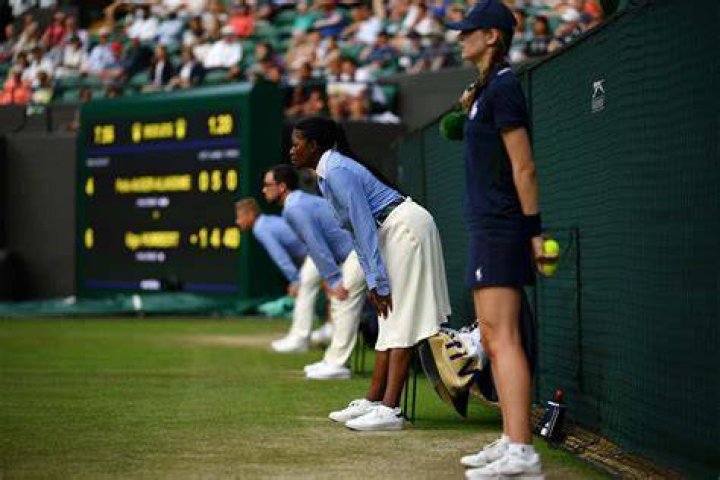 Are there any line judges at Australian Open?