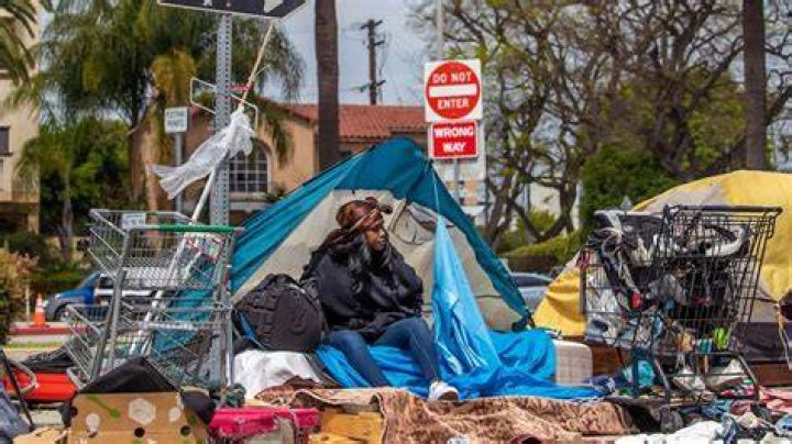 Are there homeless in Calabasas?
