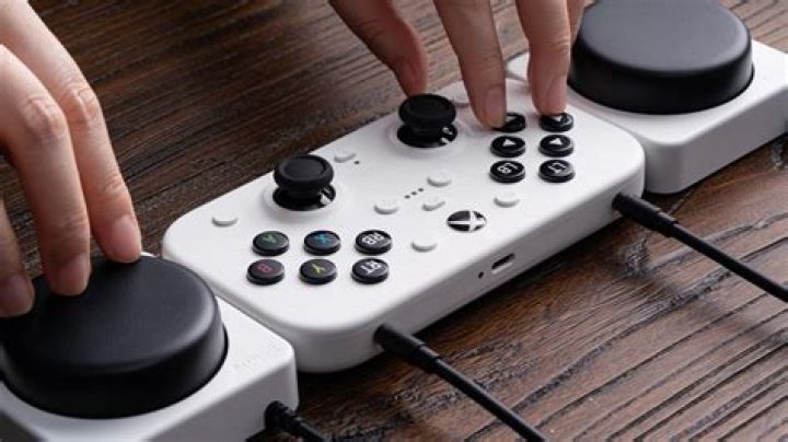 Are there left hand game controllers?
