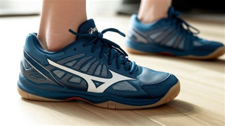 Are volleyball shoes supposed to be tight?