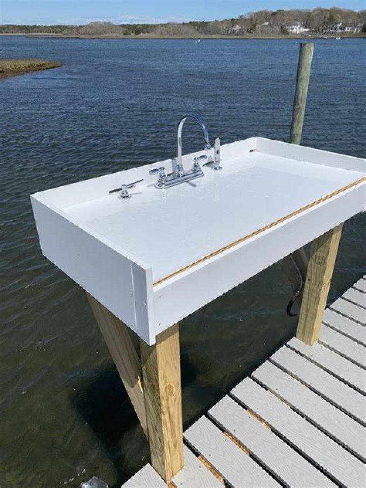 Can a floating dock sink?