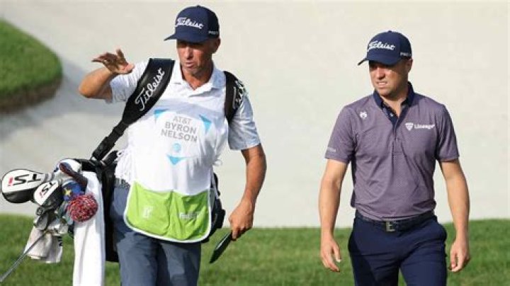Can caddies stand behind players?