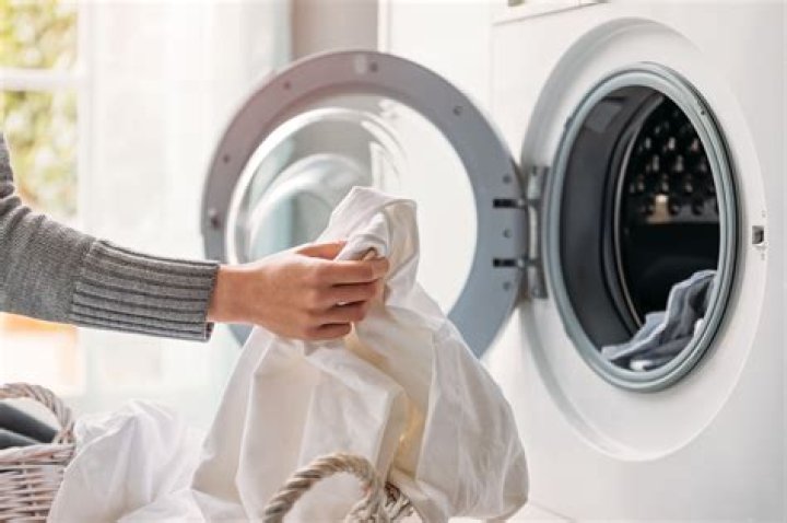 Can canvas shoes go in the washing machine?