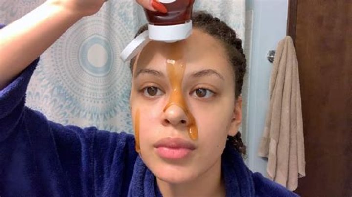 Can I apply Dabur honey on my face?