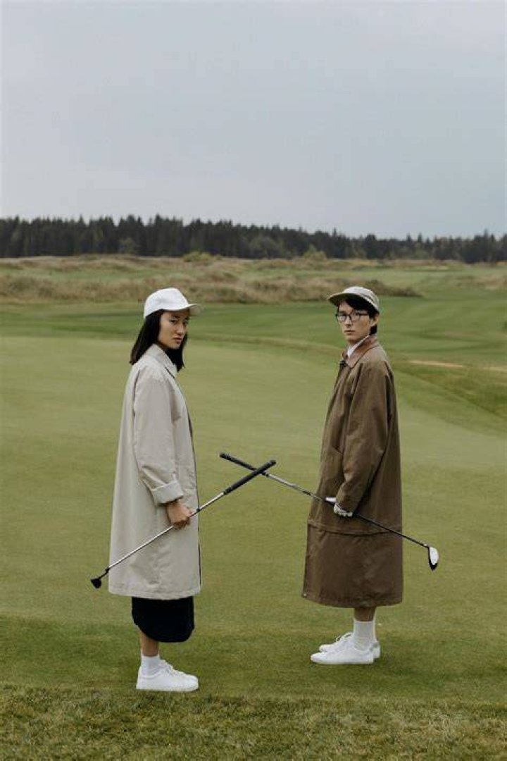 Can I take golf clubs on a plane?