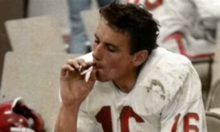 Can NFL players smoke cigarettes?