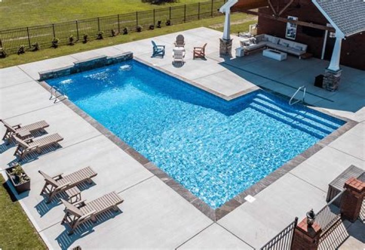 Can overlap pool liner?