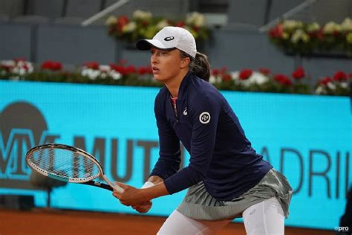Can tennis elbow come on suddenly?