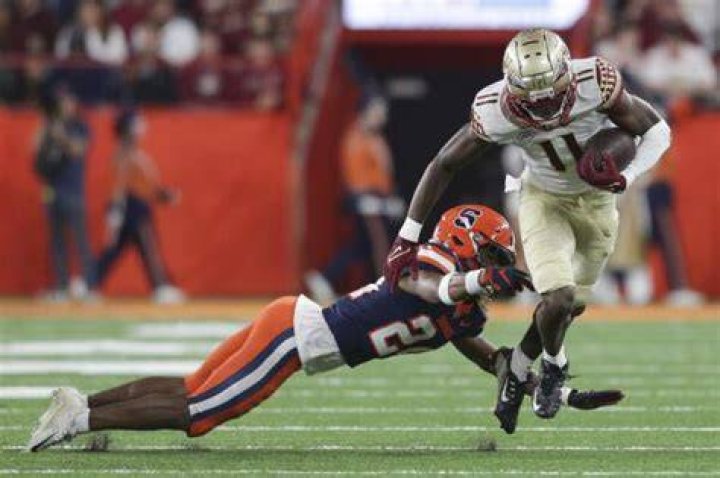 Can you advance a forward fumble in college football?