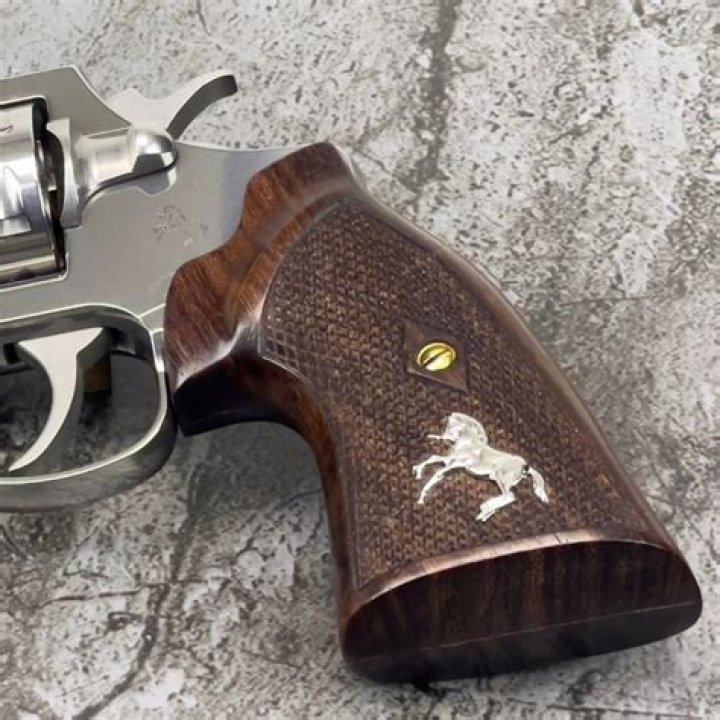 Can you change grips with COBRA connect?