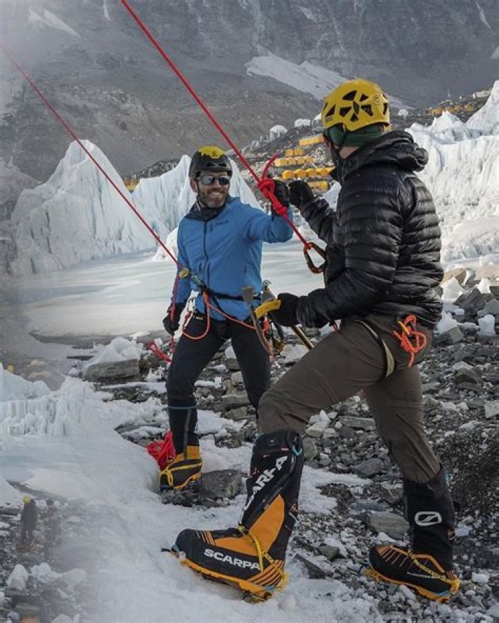 Can you climb K2 without a guide?