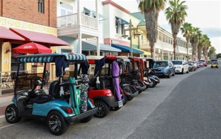 Can you drive a golf cart on the sidewalk in Florida?