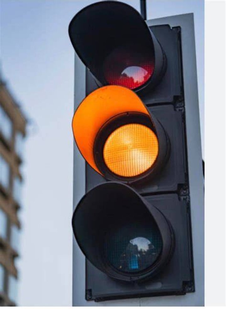 Can you drive amber traffic lights?