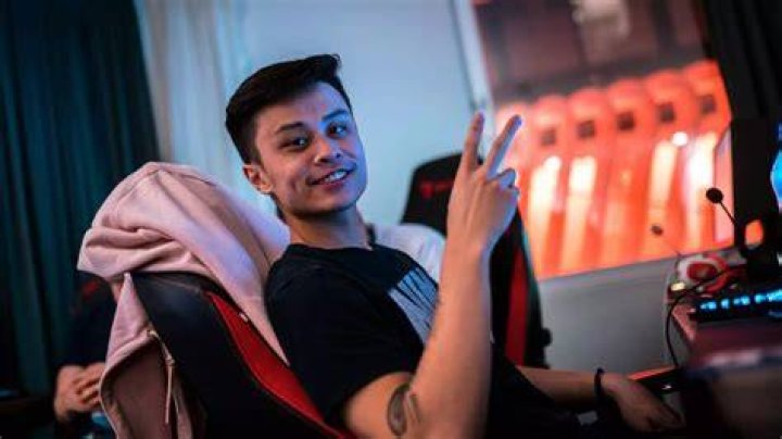 Can you make subs in FPL?