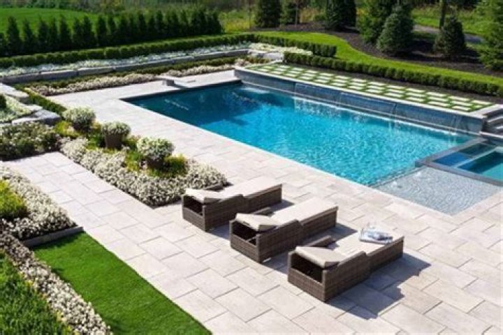 Can you put a pool on pavers?