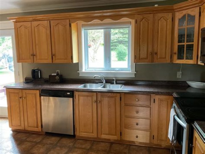 Can you Restain honey oak cabinets?