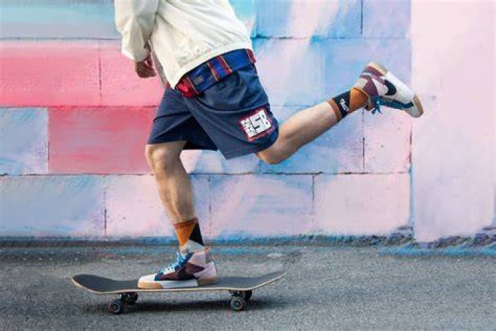 Can you skateboard on sidewalk in California?