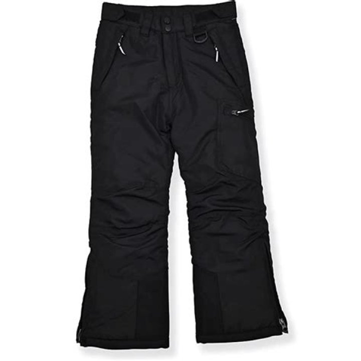 Can you ski in snow pants?