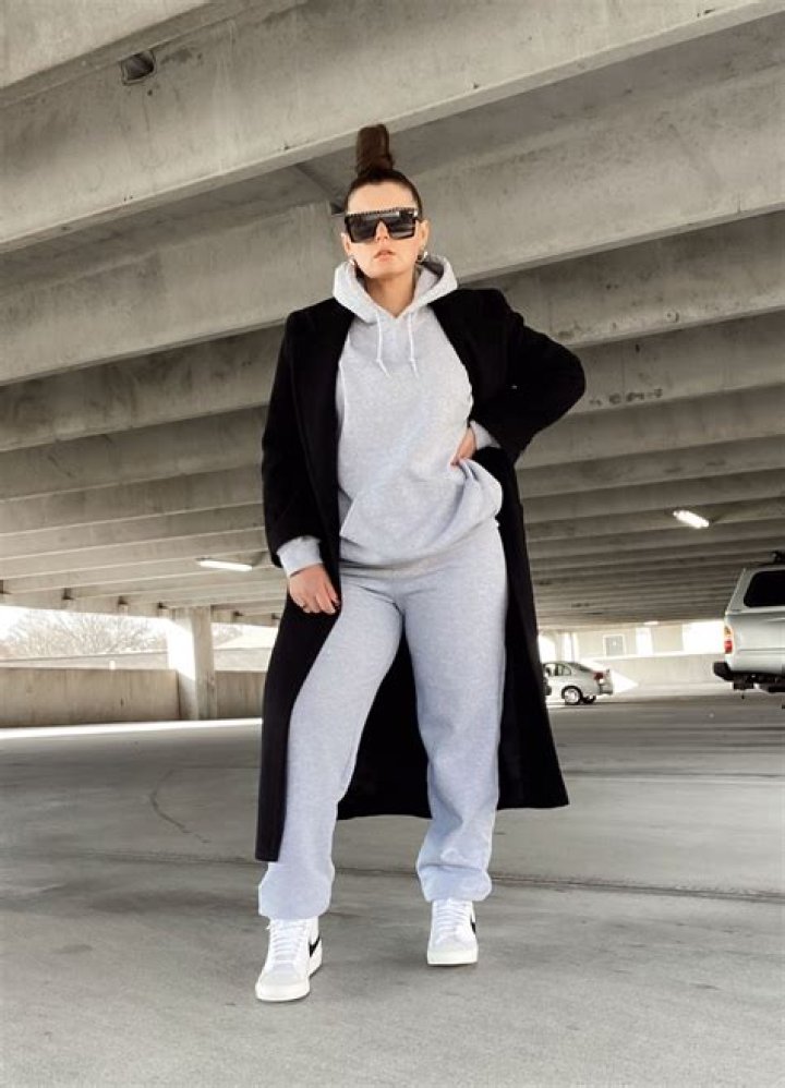Can you ski in sweatpants?