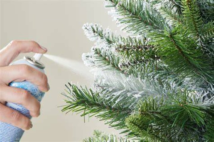 Can you use spray paint to flock a tree?