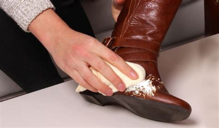Can you use vinegar to clean leather boots?