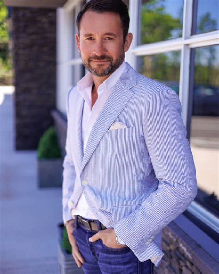 Can you wear a seersucker jacket with jeans?