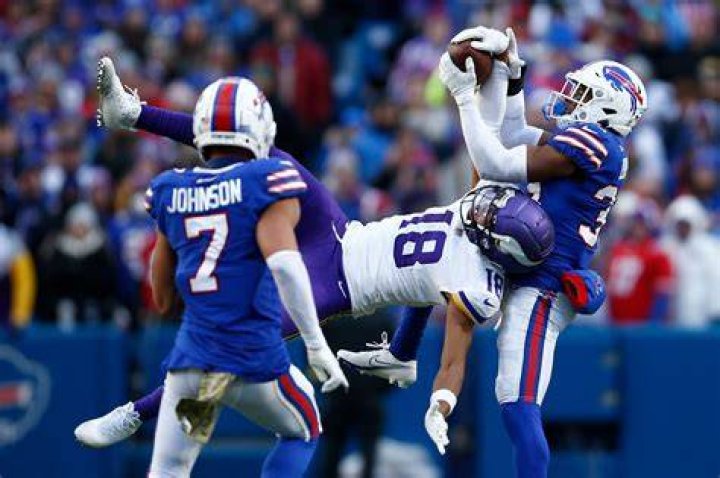 Did Justin Jefferson break the rookie receiving record?