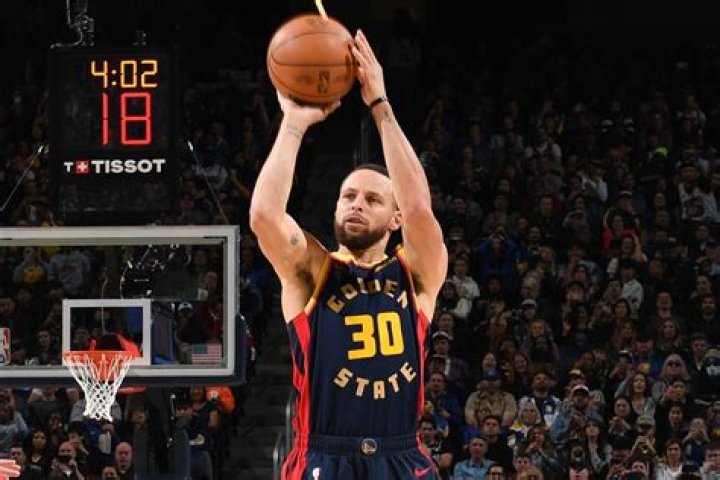 Did Steph Curry breaks 3-point record?