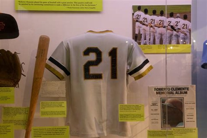 Did the Pirates retired number 21?