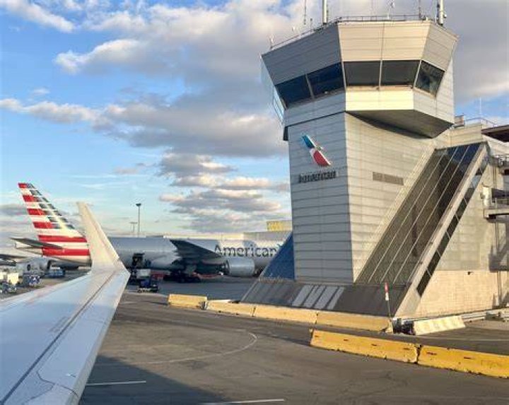 Do airlines charge for skis?