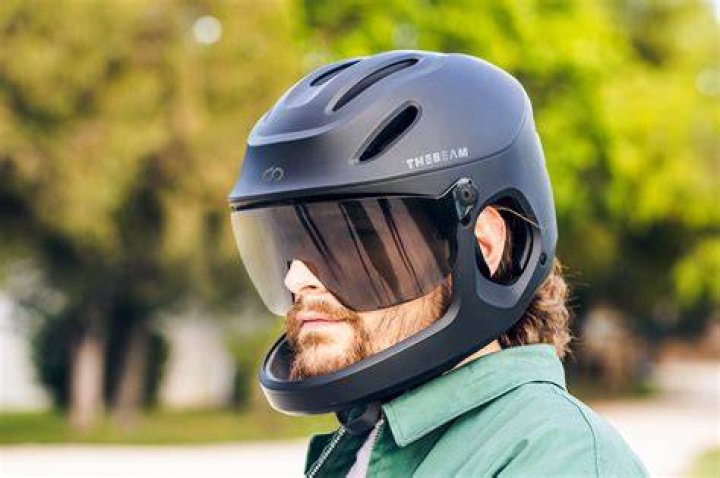 Do bike helmets expire Canada?