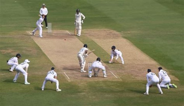 Do cricket batters have to wear a helmet?