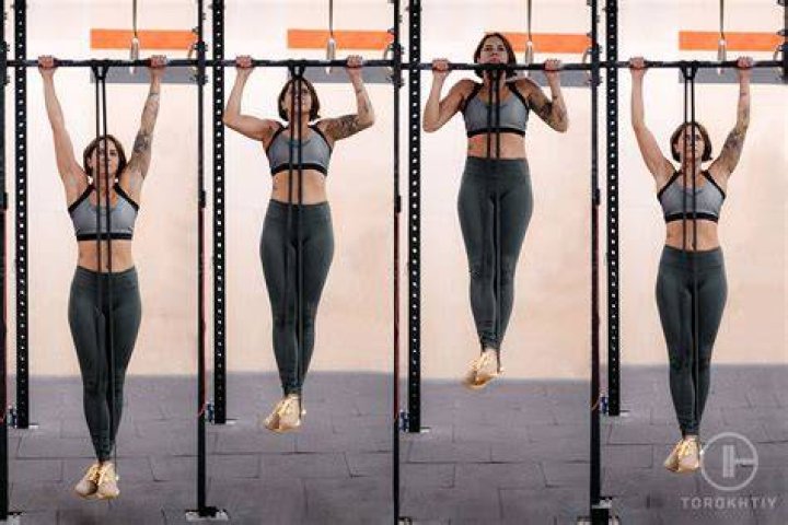 Do female Marines have to do pull-ups?