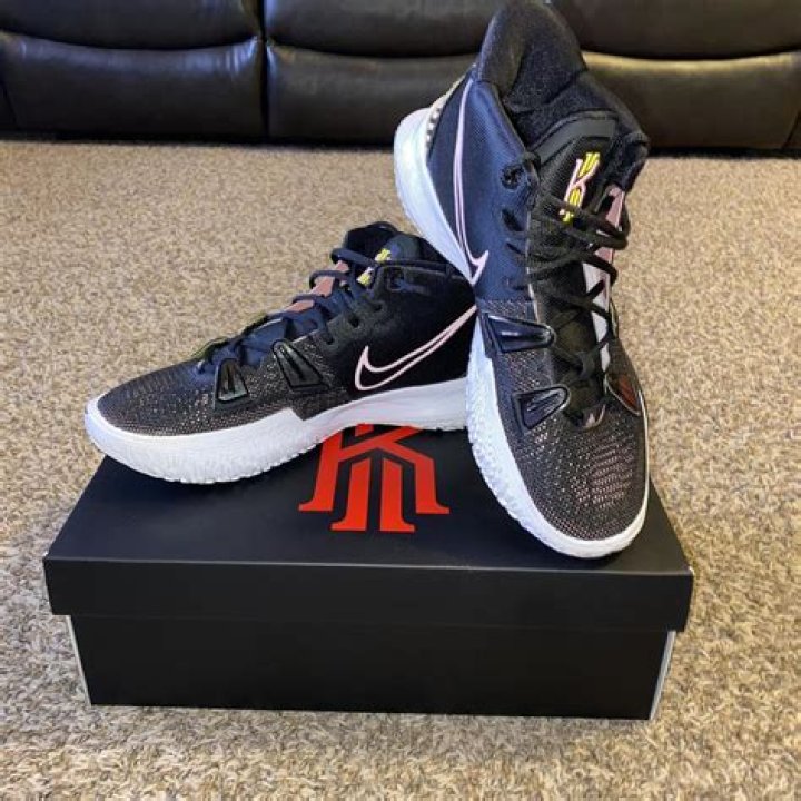 Do Kyrie 7 shoes run small?