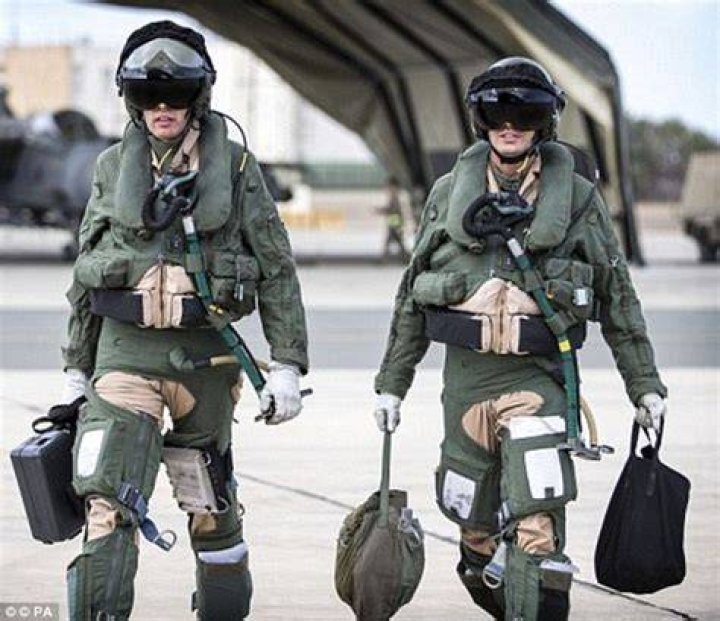 Do pilots carry guns?