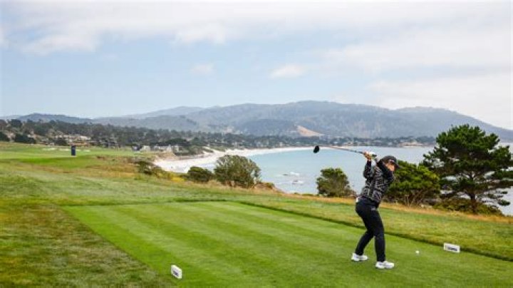 Do pro golfers pay for their hotels?