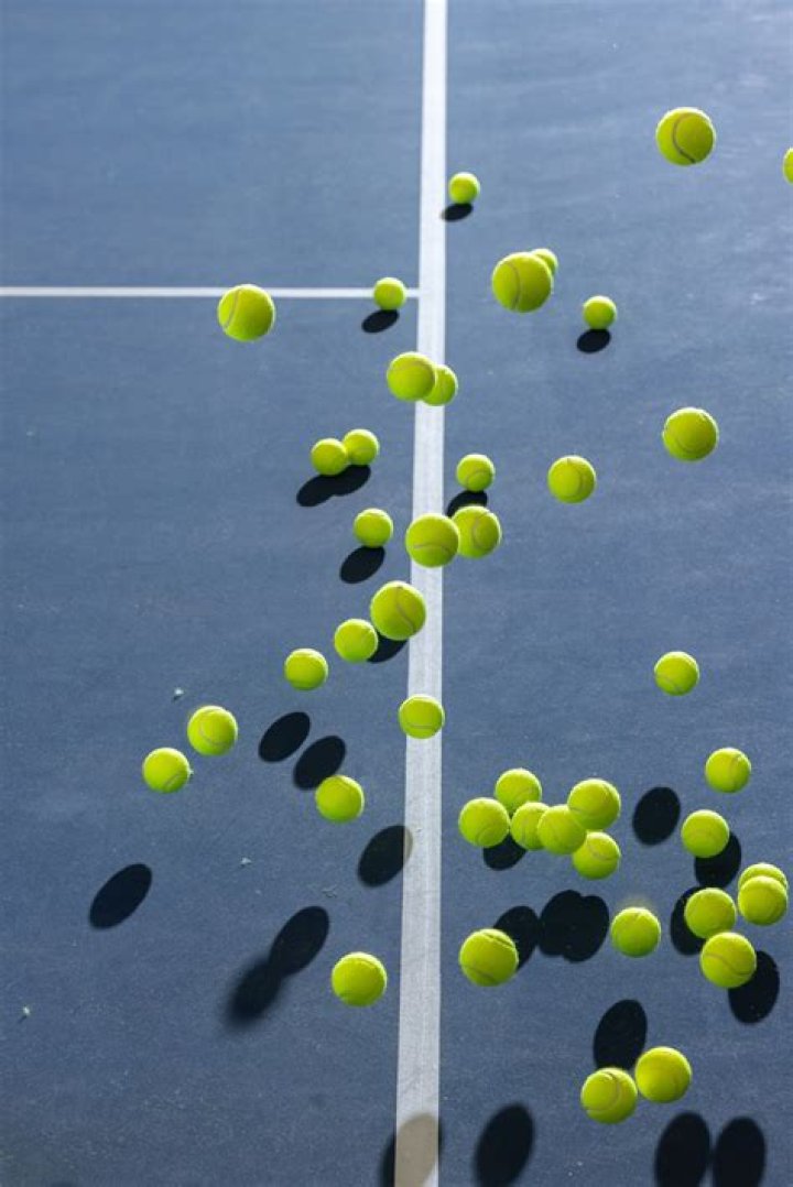Do tennis balls lose bounce?