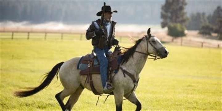 Do the actors really ride horses in Yellowstone?