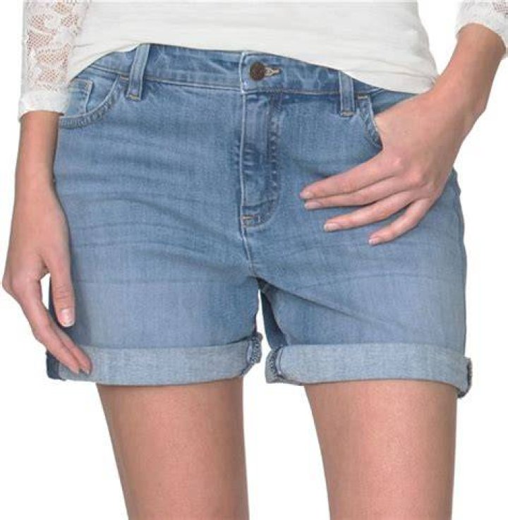 Do women's tennis shorts have pockets?