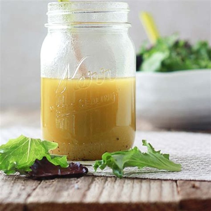 Do you need to refrigerate oil and vinegar dressing?