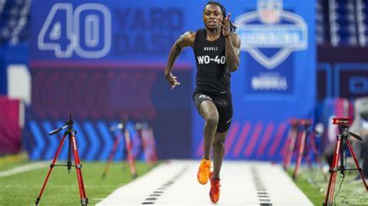 Does Bo Jackson have the fastest 40 yard dash?
