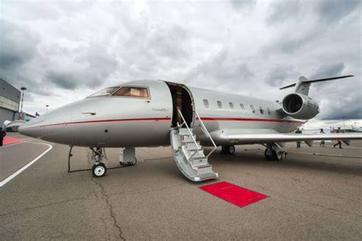 Does Dwyane Wade own a private jet?