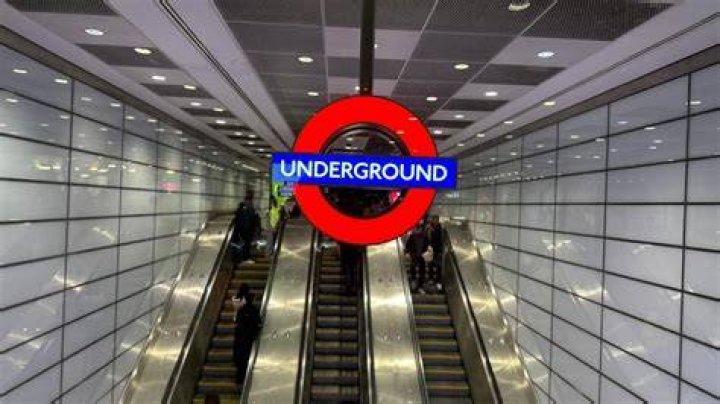 Does Euston Underground have lifts?