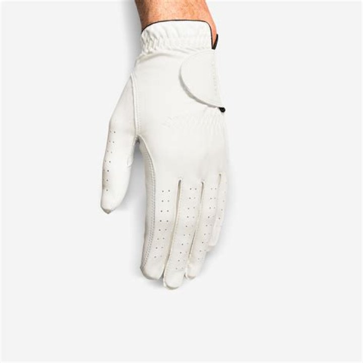 Does golf glove matter?