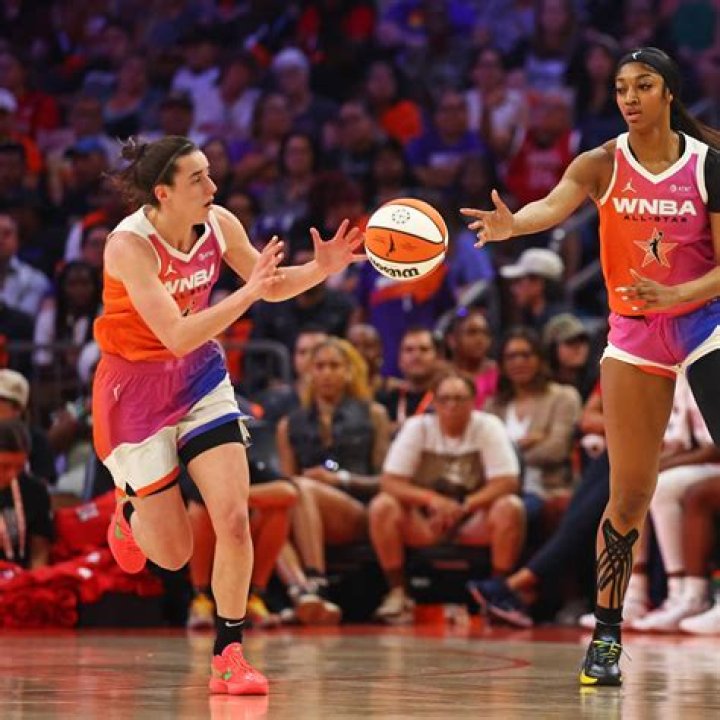 Does Kia Nurse still play in the WNBA?